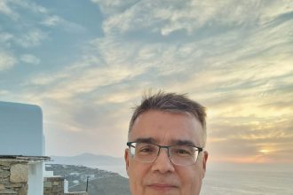 Η πρώτη στήριξη στο πρόσωπο του Κώστα Καρπέτα