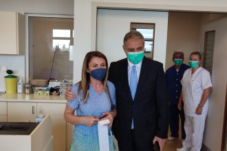 Στη νέα πτέρυγα του Νοσοκομείου Αμαλιάδας ο Γιάννης Καρβέλης