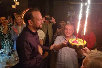 Πάρτι - έκπληξη για τον Περιφερειάρχη