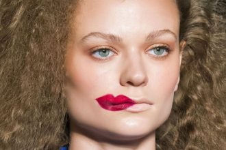 Μήπως κάνεις αυτά τα τρία λάθη όταν φοράς κόκκινο κραγιόν;