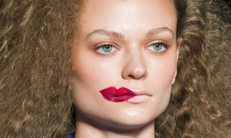 Μήπως κάνεις αυτά τα τρία λάθη όταν φοράς κόκκινο κραγιόν;