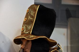 Οι "Σφήκες" στους Πατρινούς: Φορέστε καρναβαλικό καπέλο την Τσικνοπέμπτη