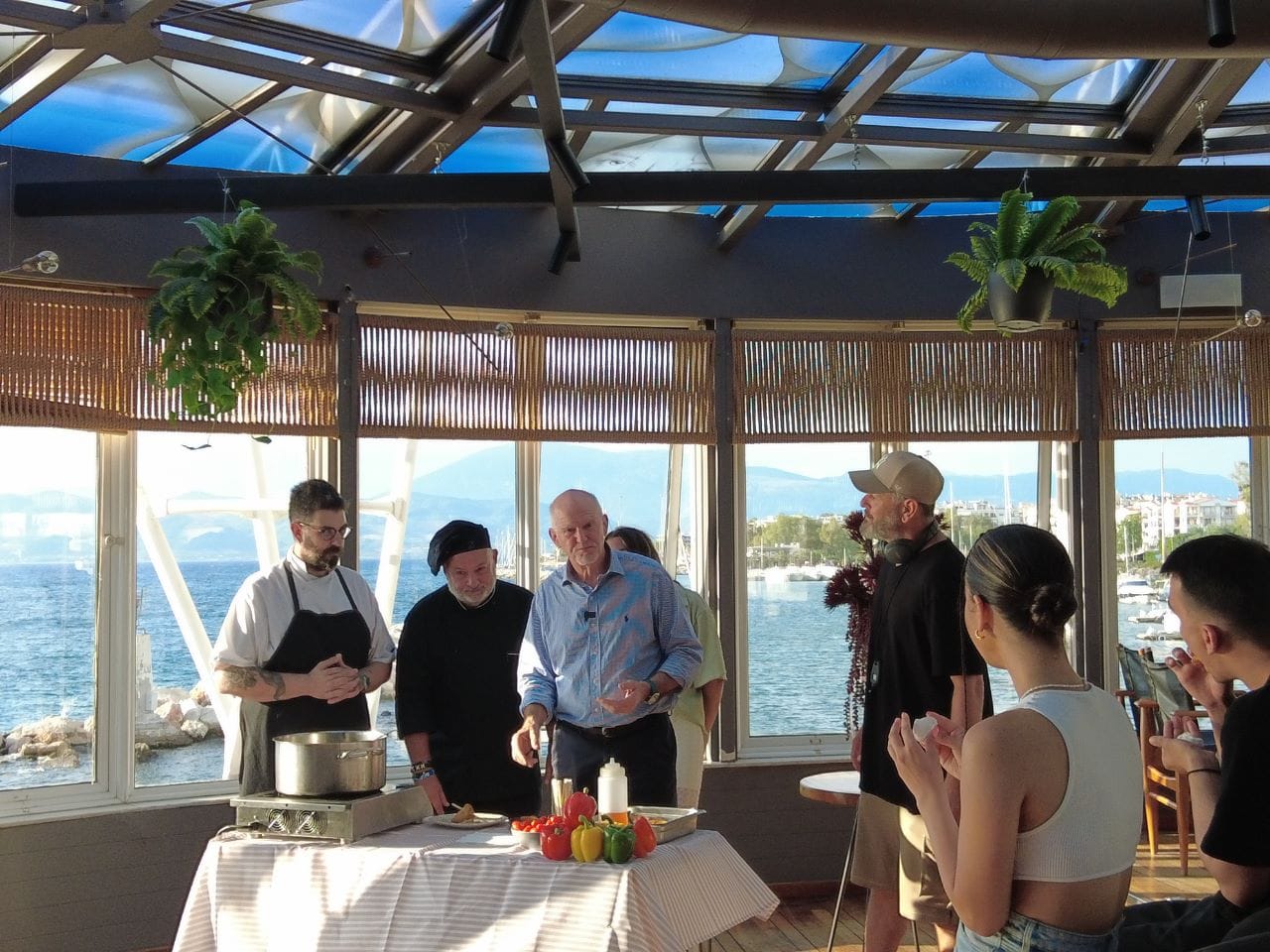 Ο Γιώργος Παπανδρέου κριτής μαγειρικής σε ισραηλινή εκπομπή στην Πάτρα - ΒΙΝΤΕΟ