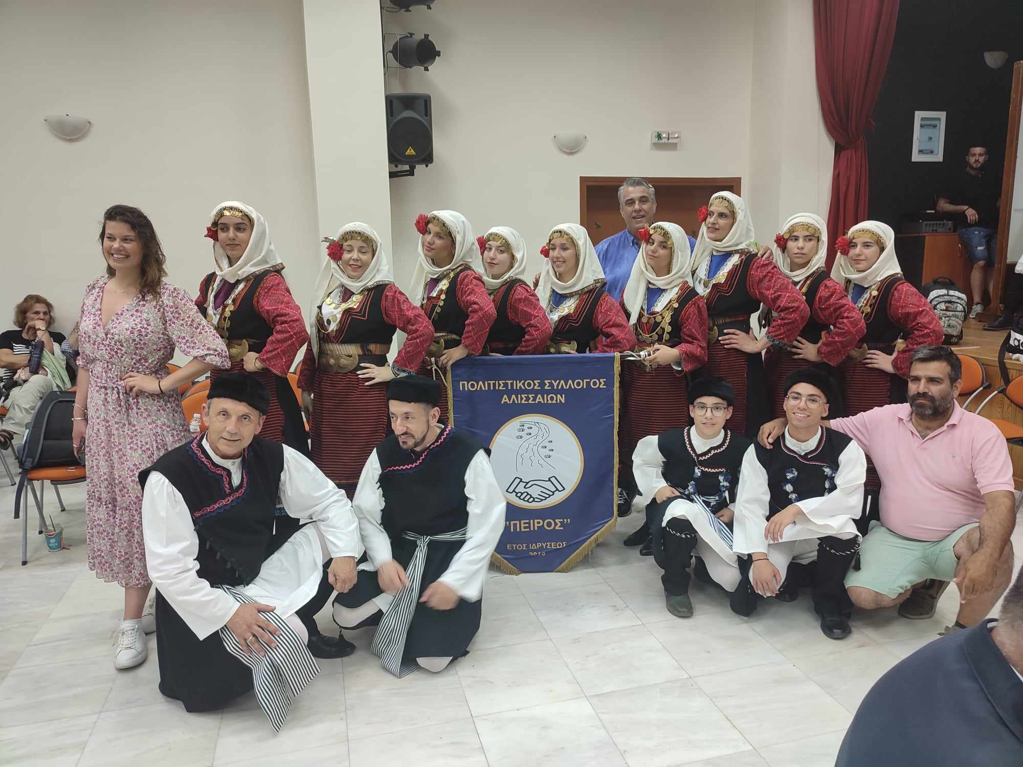 Αιτωλοακαρνανία: Το χορευτικό του συλλόγου "Πείρος" στο 4ο Φεστιβάλ παραδοσιακών χορών