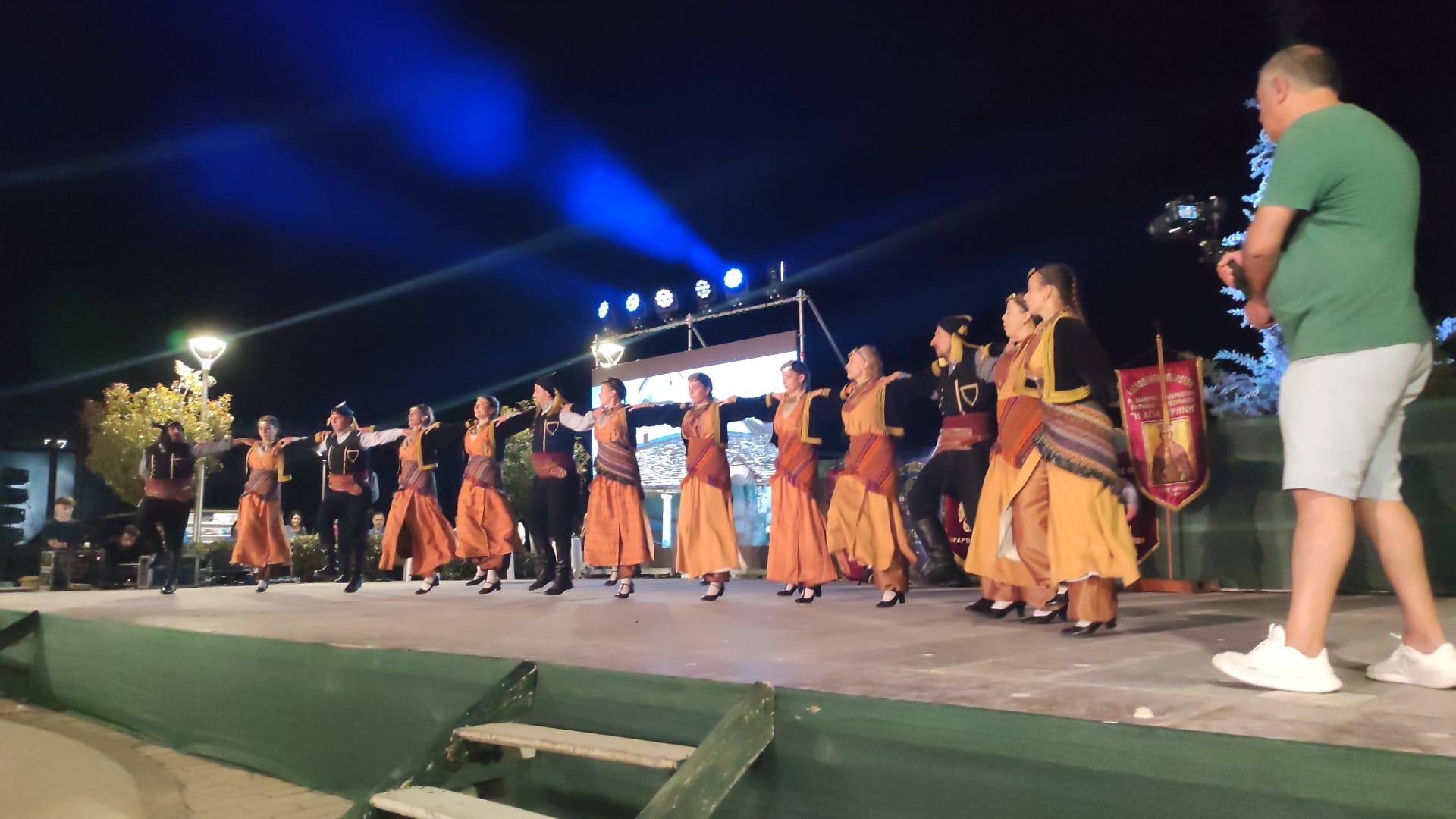 Στη Βόρειο Ήπειρο το χορευτικό τμήμα του Συλλόγου Αλισσαίων Πείρος - ΦΩΤΟ