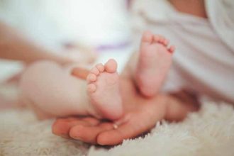 Νέα δεδομένα για τις γονικές άδειες σε Δημόσιο και ΟΤΑ