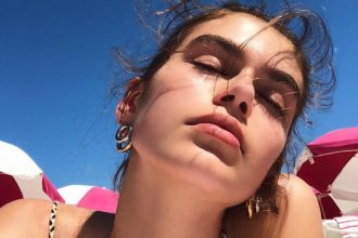 Oι χρυσοί κρίκοι σε αυτό το μέγεθος είναι το top αξεσουάρ για το φετινό καλοκαίρι