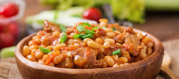 Μοσχαράκι κοκκινιστό με φασόλια