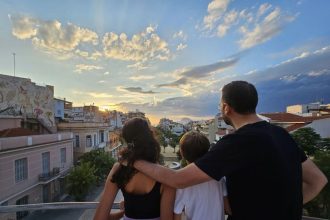 Νεκτάριος Φαρμάκης: Κοιτώντας το ηλιοβασίλεμα με τους αγαπημένους σου