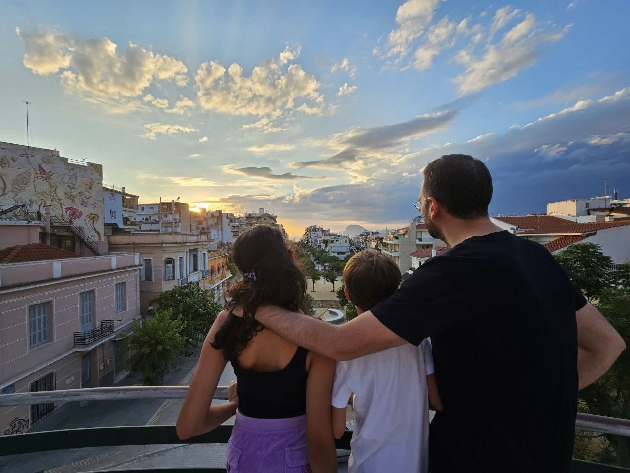 Νεκτάριος Φαρμάκης: Κοιτώντας το ηλιοβασίλεμα με τους αγαπημένους σου