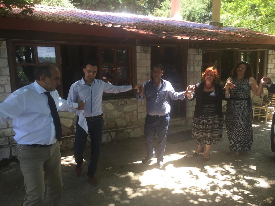 Ο Περιφερειάρχης "έσυρε" τον χορό