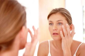 4 makeup tricks που θα κρύψουν πολλά χρόνια από την ηλικία σας