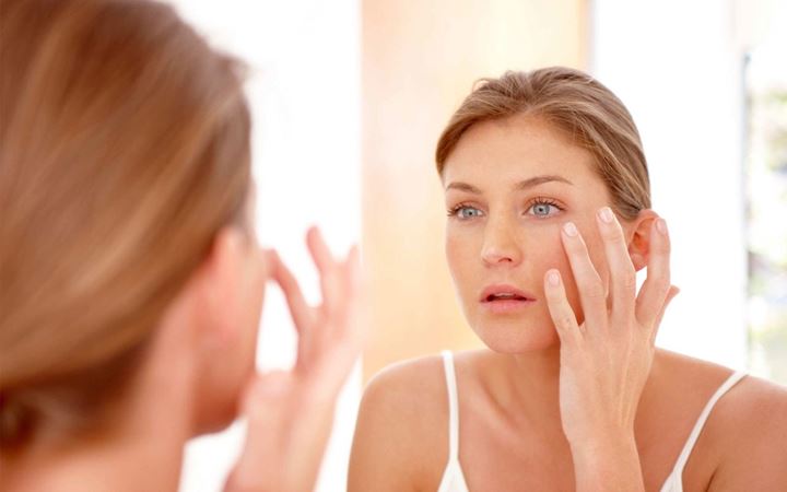 4 makeup tricks που θα κρύψουν πολλά χρόνια από την ηλικία σας