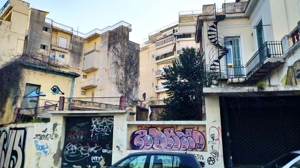 Γκρεμίστηκε ο ιστορικός κινηματογράφος ΑΕΛΛΩ - ΦΩΤΟ