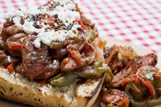 Σπετσοφάι με χωριάτικο λουκάνικο