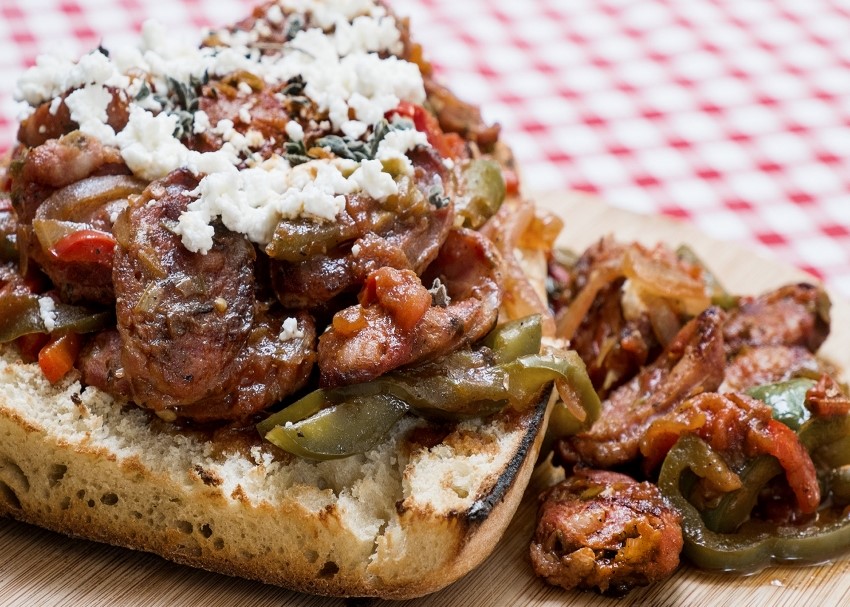 Σπετσοφάι με χωριάτικο λουκάνικο