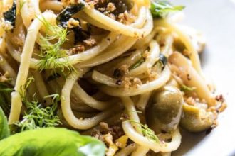 Σπαγγέτι με λάδι, σκόρδο, ελιές