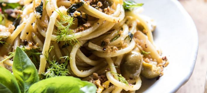 Σπαγγέτι με λάδι, σκόρδο, ελιές