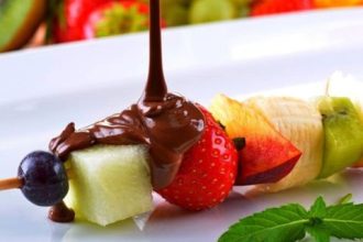 Σουβλάκια φρούτων με σοκολάτα για απόλαυση χωρίς ενοχές!