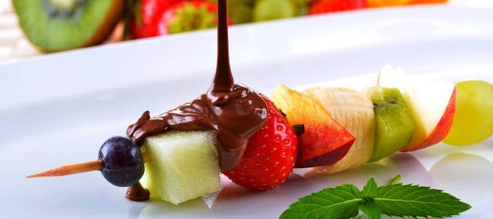 Σουβλάκια φρούτων με σοκολάτα για απόλαυση χωρίς ενοχές!