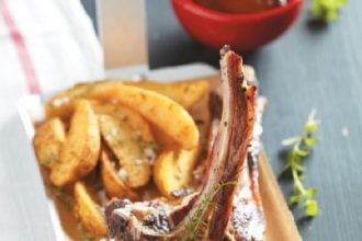 Αρνίσια παϊδάκια με σάλτσα BBQ από πετιμέζι