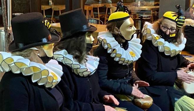 Οι ΣΦήγΚΕΣ δίνουν παράσταση στις σκάλες Γεροκωστοπούλου