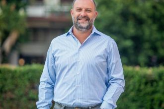 Σε τηλεοπτική εκπομπή ο υποψήφιος δημοτικός σύμβουλος Βαγγέλης Καραχάλιος ΒΙΝΤΕΟ