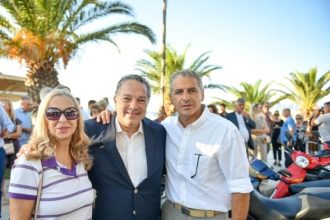 Τάκης Μικές: Ο μοτοσυκλετιστής - διασώστης μαζί με τον Κώστα Σβόλη