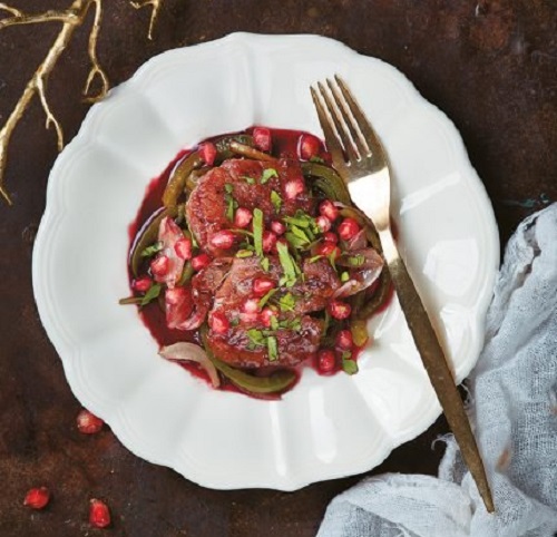 Χοιρινά φιλετάκια μαγειρεμένα με χυμό ροδιού