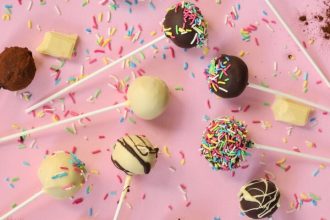 Πώς θα φτιάξετε cakepops