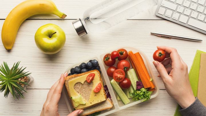 6 τροφές που καταπολεμούν τη δυσκοιλιότητα