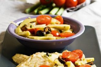 Λαβράκι με αγκινάρες και μαραθόριζα