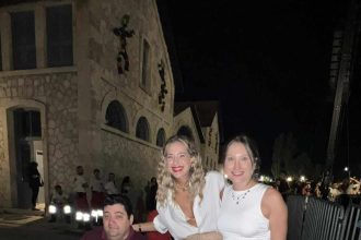 Ο Αντώνης Χαροκόπος με τη Νατάσσα Μποφίλιου