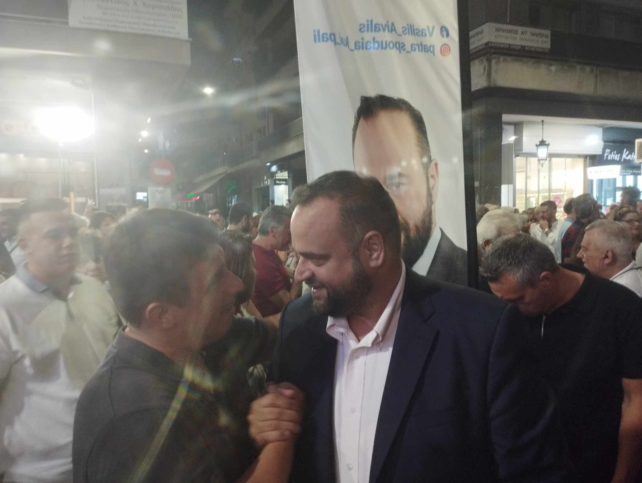 Θερμή συνομιλία Χρήστου Βουλδή - Βασίλη Αϊβαλή