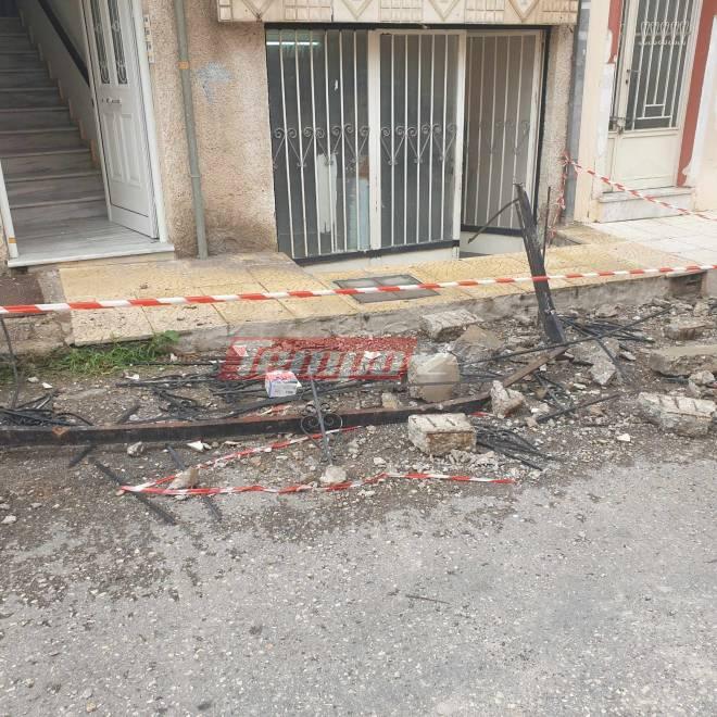 Πάτρα: "Ιπτάμενο" μπαλκόνι προσγειώθηκε... στην Αράτου! Έκλεισε τον δρόμο η Αστυνομία (ΦΩΤΟ)