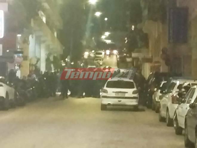 Πάτρα: Συγκέντρωση έξω από το Αστυνομικό Μέγαρο - Έκλεισε η Ερμού (ΦΩΤΟ)