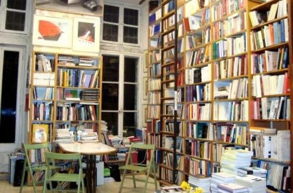 BAZAAR βιβλίων, χειροποίητων αντικειμένων & κοσμημάτων στο Πολύεδρο