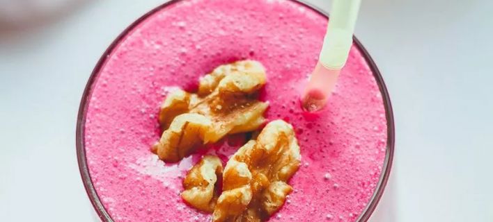 Smoothie με μήλα και μούρα