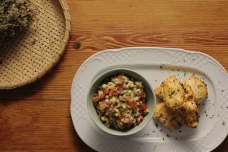 Στήθος κοτόπουλου μαριναρισμένο σε γιαούρτι με σαλάτα κουσκούς