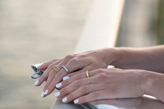 Έτσι θα κάνεις τα χέρια σου να δείχνουν πάντα περιποιημένα & τα δάχτυλά σου να φαίνονται πιο μακριά