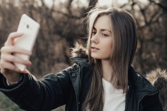 Θέλεις να δείχνεις νεότερη; Το μυστικό κρύβεται στα φρύδια σου