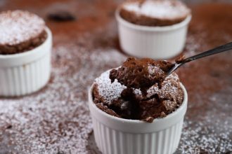 Μαρεγκάτο σουφλέ σοκολάτας