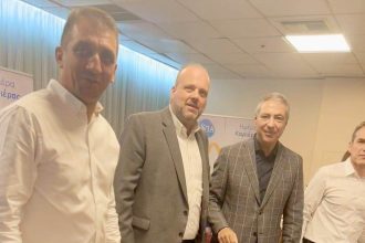 Με τους πρώην συναδέλφους του!