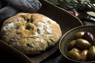 Σπιτικό ελιόψωμο