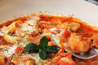 Κοτομπουκιές με μοτσαρέλα και ντομάτα