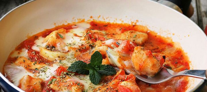 Κοτομπουκιές με μοτσαρέλα και ντομάτα