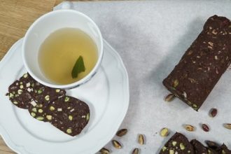 Κορμός με παξιμάδια ολικής άλεσης με 4 δημητριακά και χαρούπι