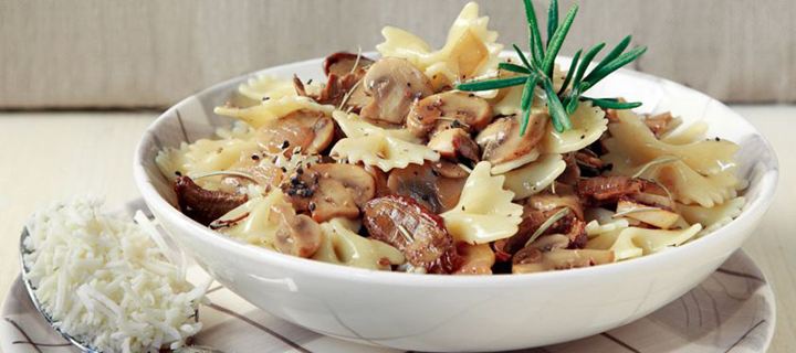 Φαρφάλες με ανθότυρο και μανιτάρια