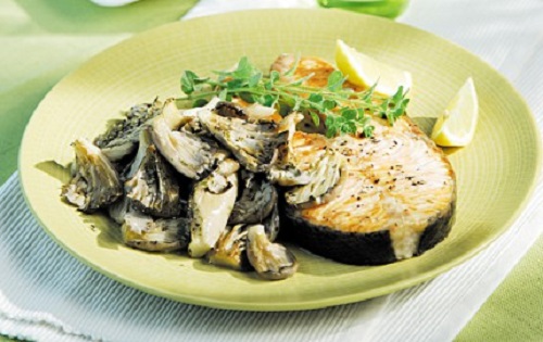 Φιλέτο σολομού με ψητά μανιτάρια και πουρέ καρότου