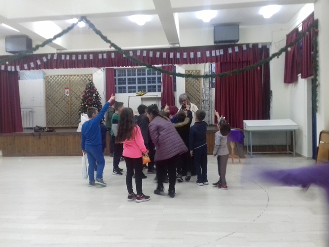 Πάτρα: Χριστουγεννιάτικη γιορτή στο φροντιστηριακό κέντρο του 1ου Δημοτικού Σχολείου Οβρυάς